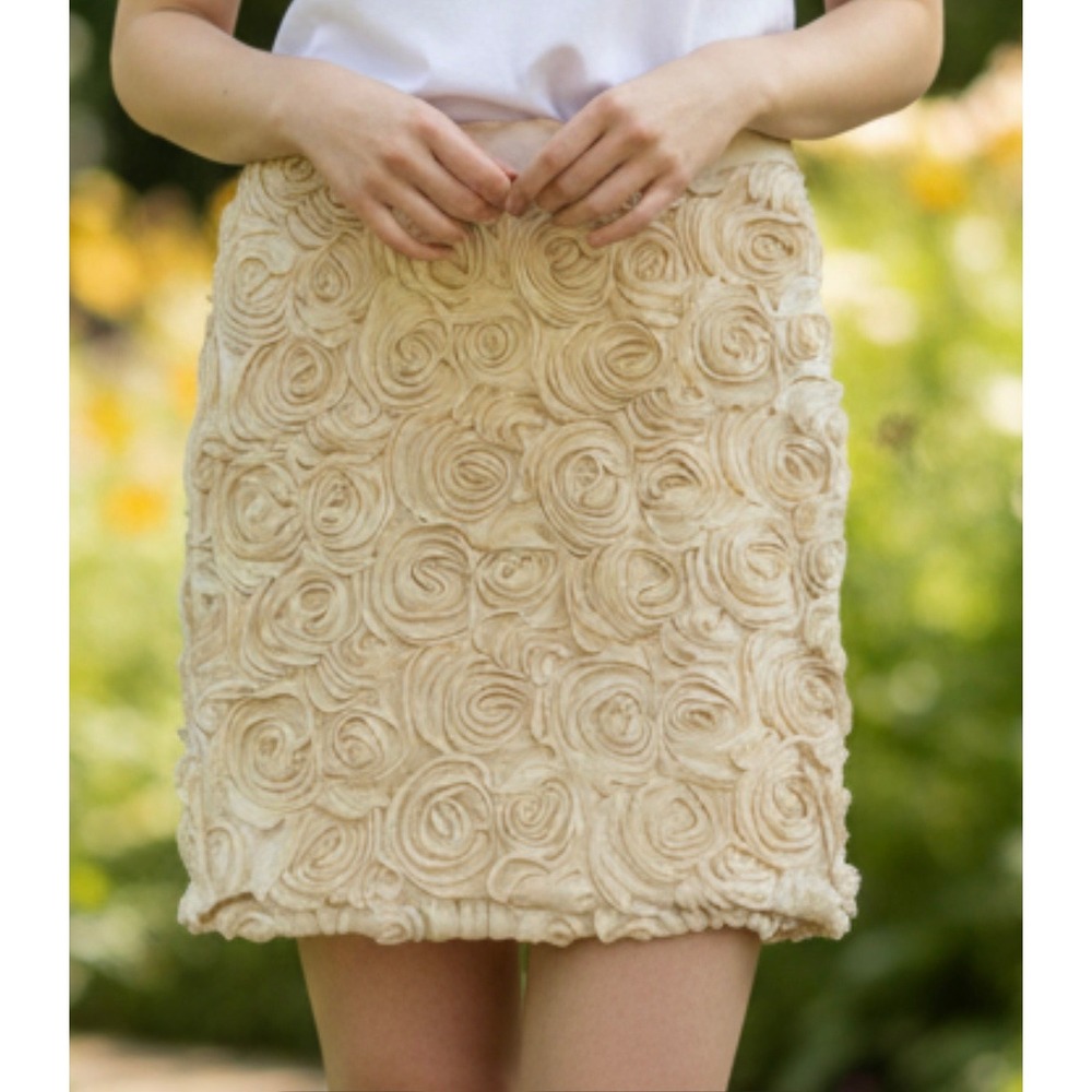 Banana Republic size 6 light brown rose textured skirt brand new